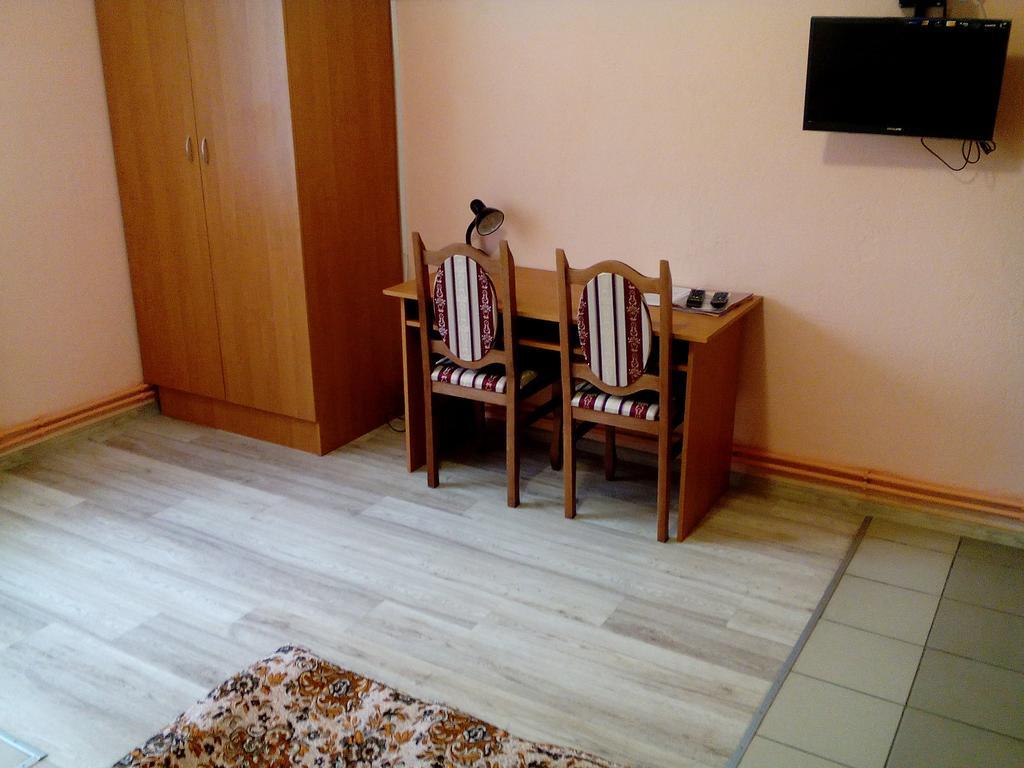 Hostel On Flotska Ivano-Frankivsk Extérieur photo